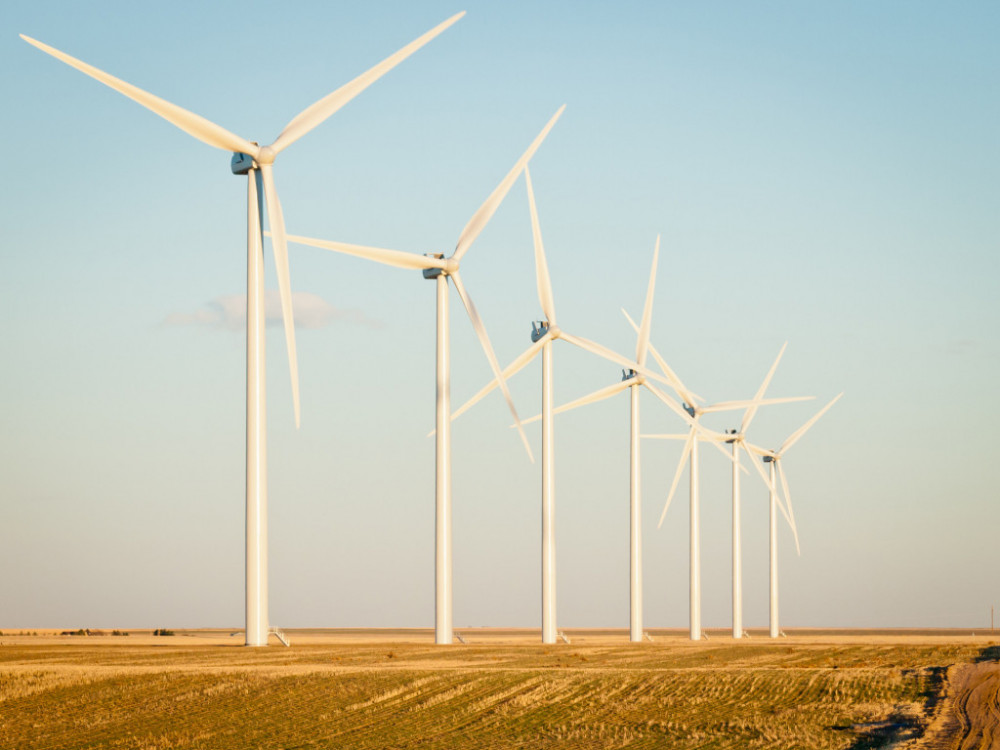 Siemens Energy zaradi napake na vetrnicah z milijardno izgubo