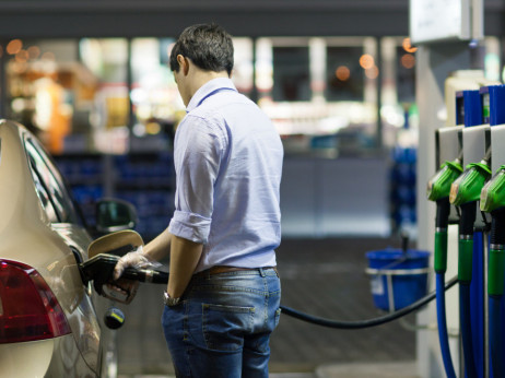 Prvomajski izlet z avtomobilom: Preverite cene goriva v regiji