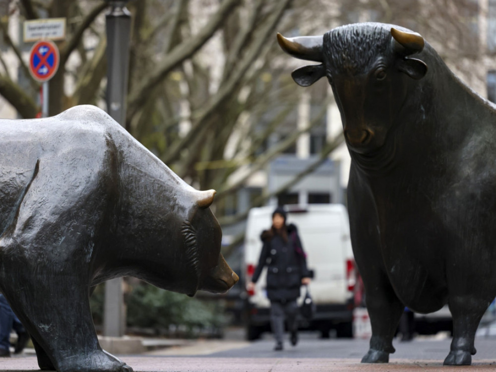 Zmeda na trgih: Smo v bikovskem ali medvedjem trendu?