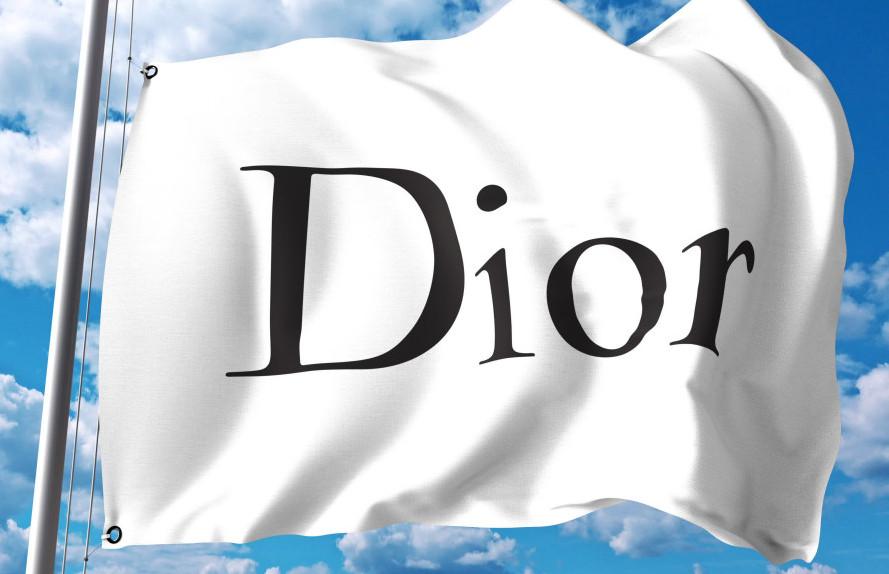 Kako Diorjeva stilska potovanja narekujejo modne (in finančne) trende