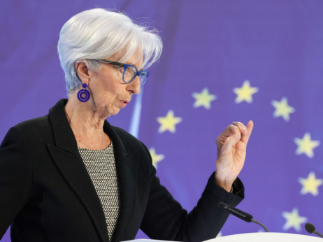 Inflacija malenkost dol, Lagarde napovedala nove dvige