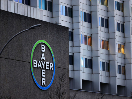 Delnice Bayerja padajo po doslej najvišje prisojeni odškodnini