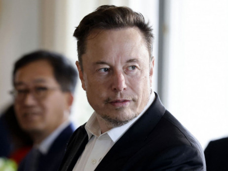 Elon Musk zaradi razkošnega dvorca 'skregan' s sosedi
