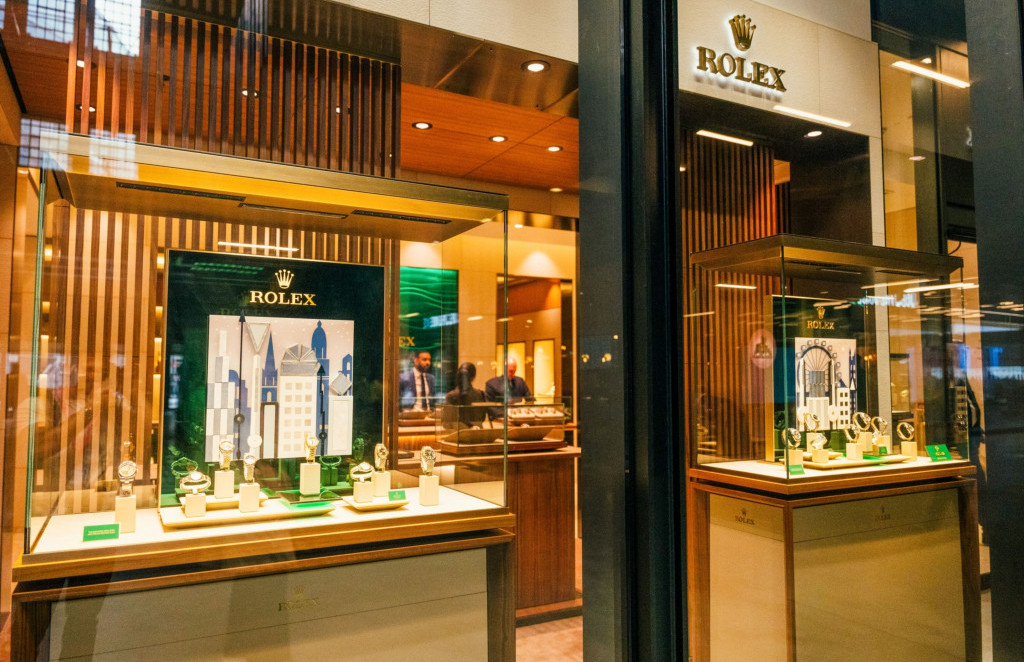 Rolex za 'piflarje' na dražbi prodan za rekordnih 2,5 milijona dolarjev