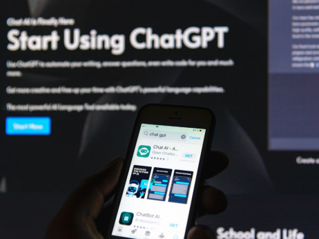 Po novem je na pametnih telefonih na voljo aplikacija ChatGPT