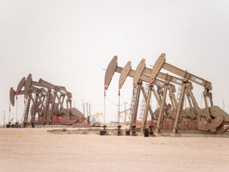 Cene nafte še upadajo, surovine najcenejše od konca 2021