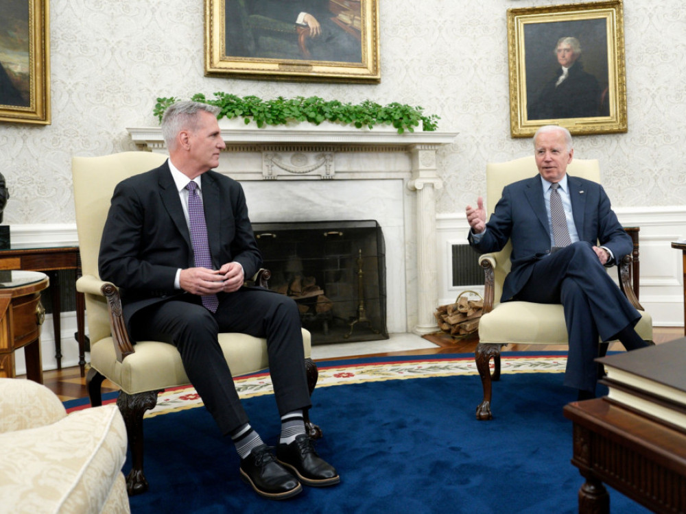 Top 5 novic za začetek dneva: Srhljivka v ZDA, ki jo gleda ves svet