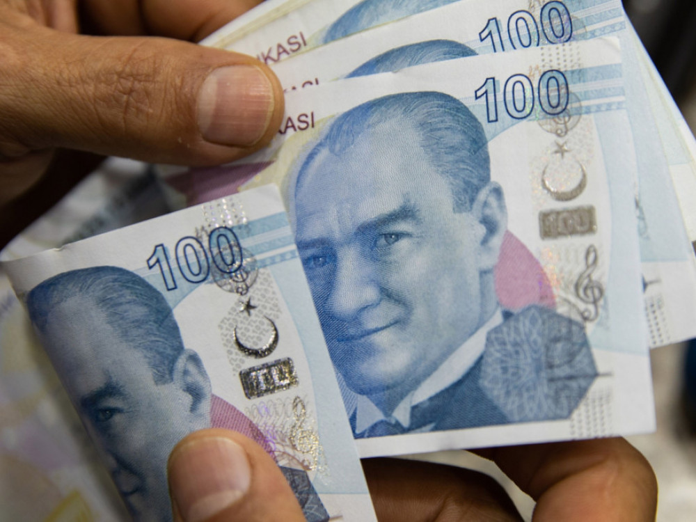 Delnice turških bank pod pritiski tonejo, zahtevani donosi višje