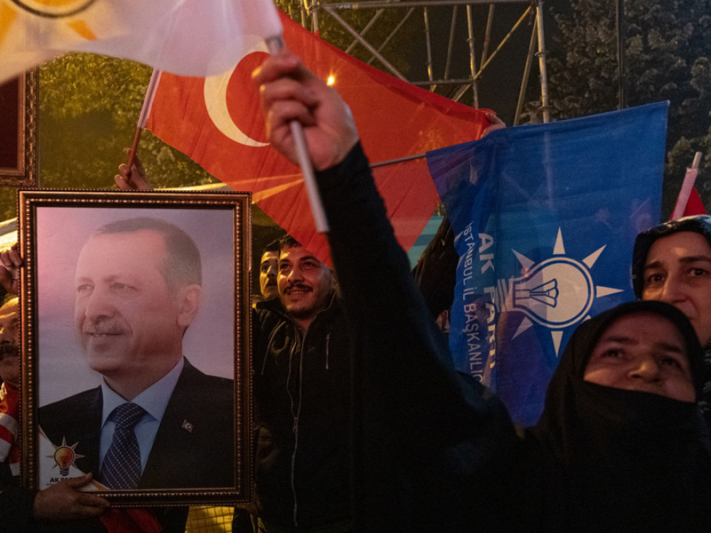 Top 5 novic za začetek dneva: Pragmatični zasuk turškega sultana