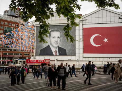 Erdogan ekipi pušča več manevrskega prostora; lira nekoliko višje