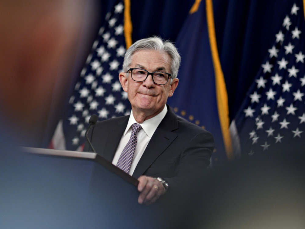 Fed po pričakovanjih obresti dvignil za četrtinko