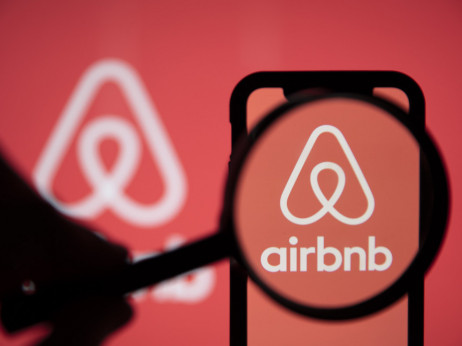Več zanimanja za oddajo na Airbnb, so cene poletele v nebo?