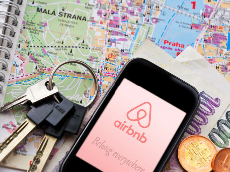Lahko omejitev oddajanja prek Airbnb sploh vpliva na najemniški trg?