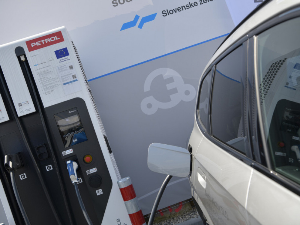 Petrol vnovič zvišal cene polnjenja električnih avtomobilov
