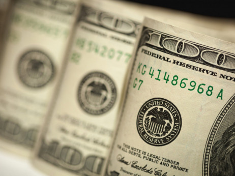 Ameriški dolar najnižje v več kot letu dni
