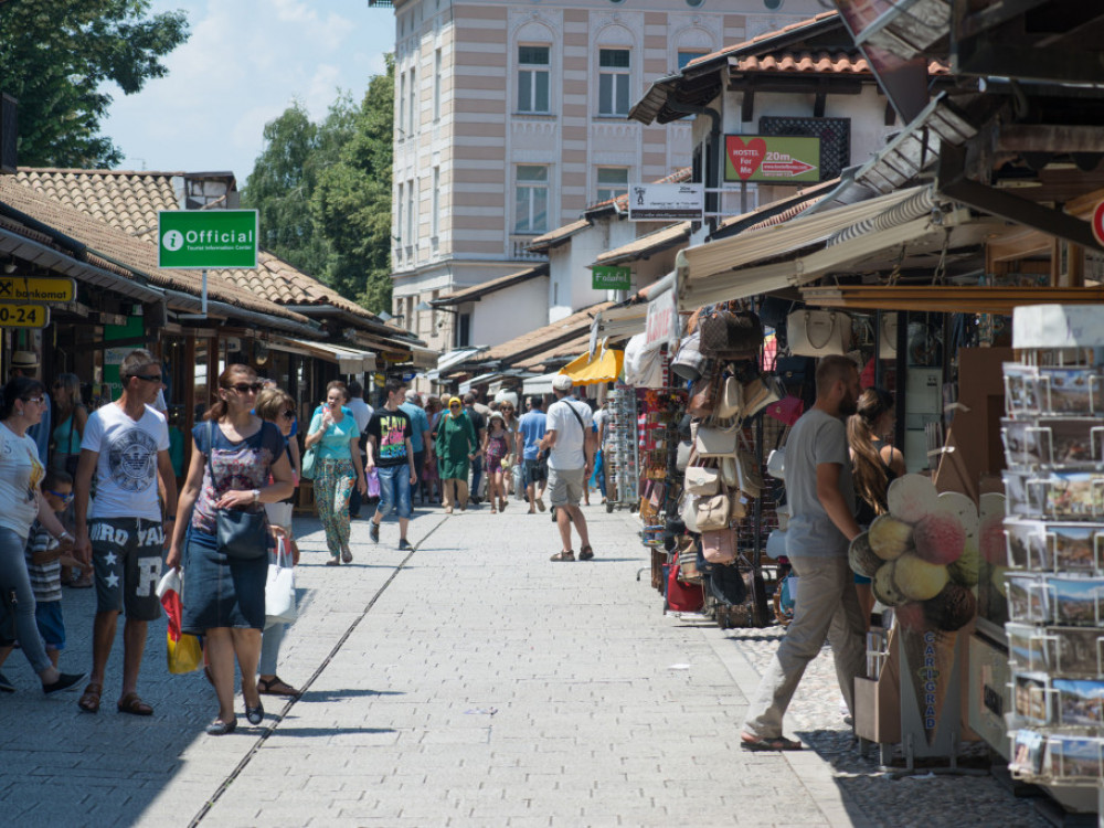 Novo pri zaposlovanju: Po Srbiji dvojezične pogodbe tudi z delavci iz BiH