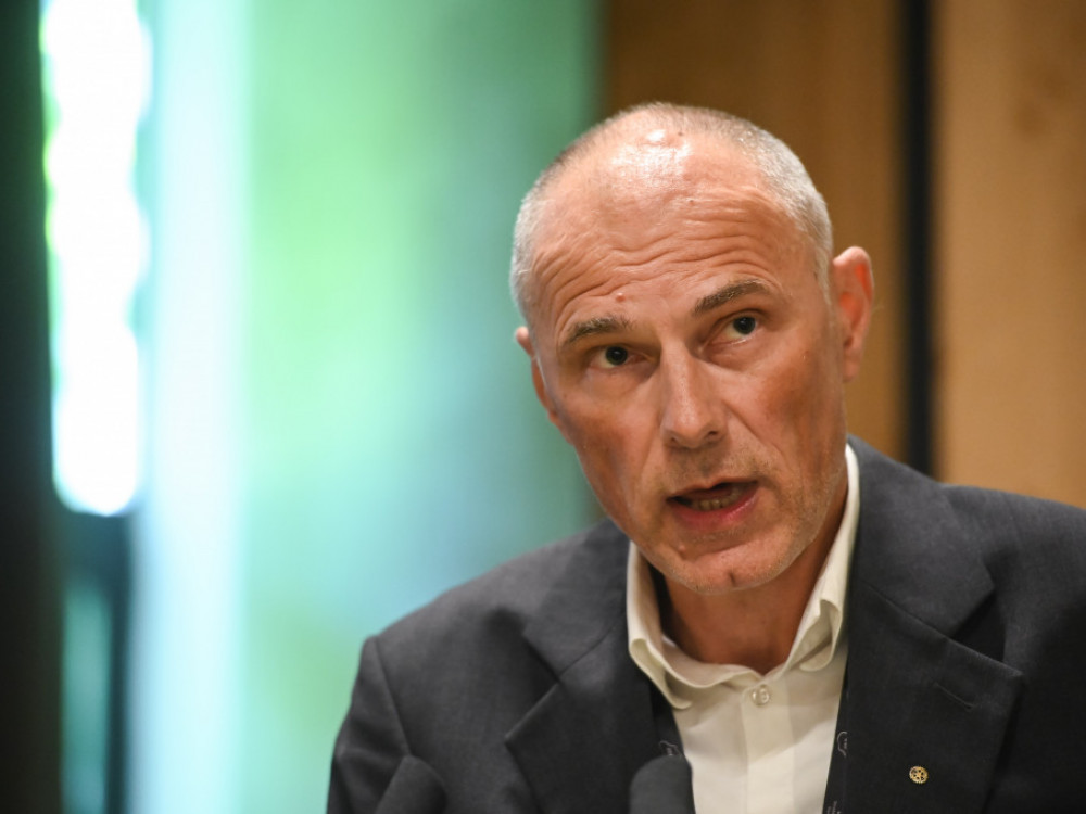 Iztok Seljak: Cunami z vzhoda bo prišel hitro