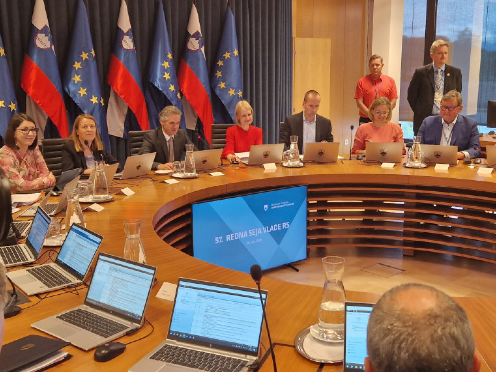 Vlada brez zagotovil glede stopnjevanja davčnega bremena gospodarstva
