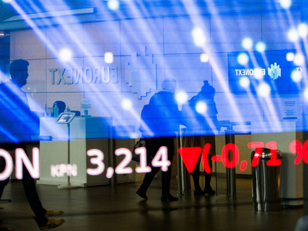 Borzni pregled: Padec azijskih delnic zaradi podatkov s Kitajske