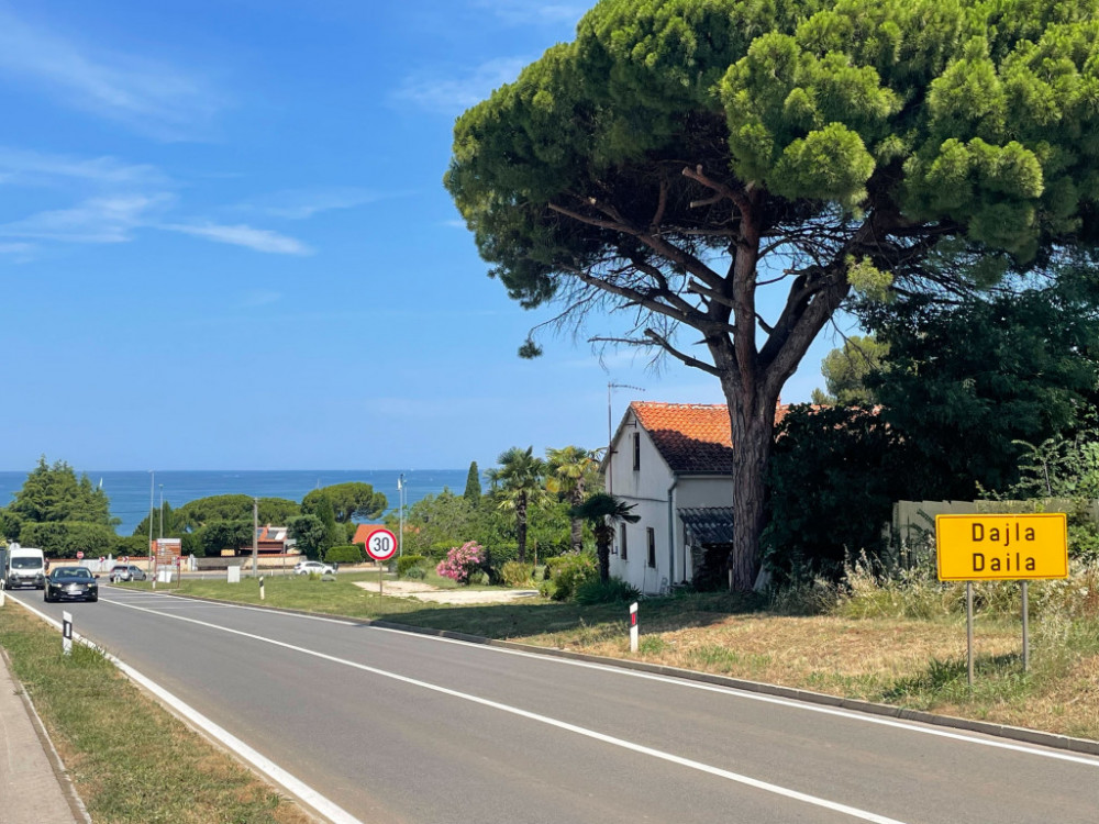 Ministrstvo na dražbi prodaja počitniški hiši v Dajli pri Novigradu