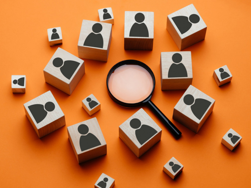 Analiza BBA: Plače v Srbiji in S. Makedoniji se počasi približujejo slovenskim