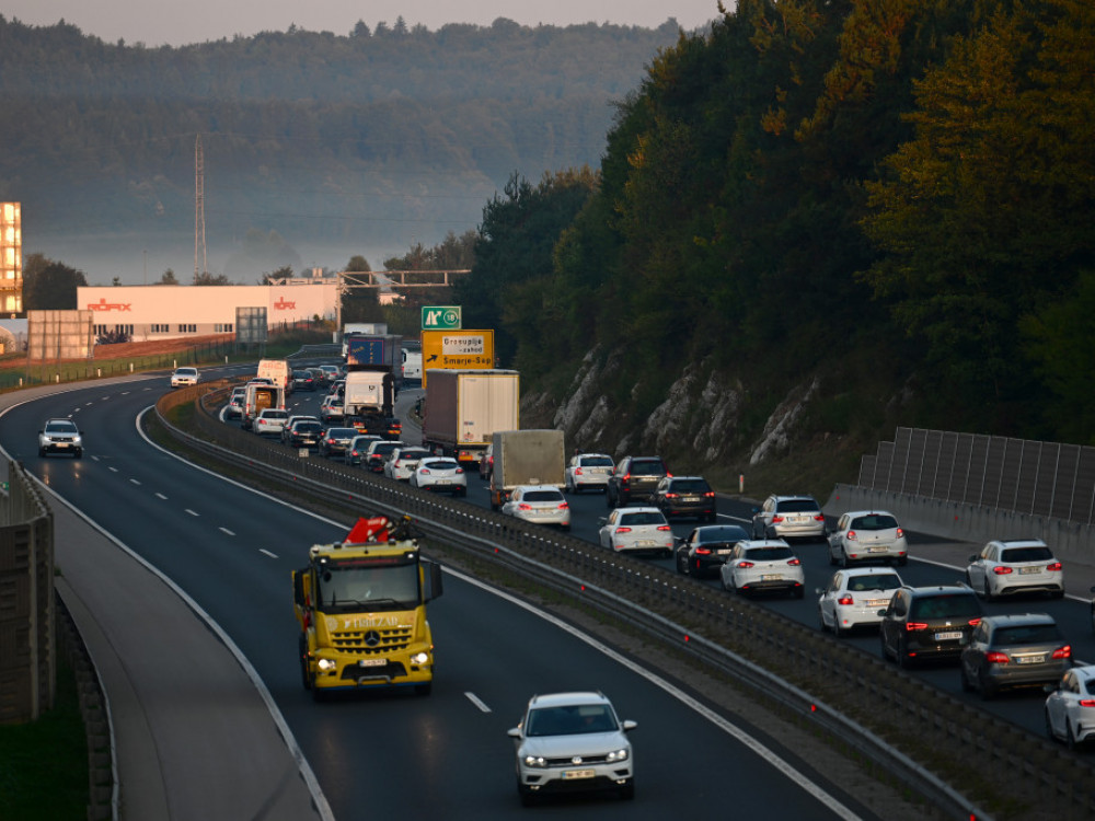 Promet ob polletju zrasel na vseh odsekih z izjemo severne obvoznice