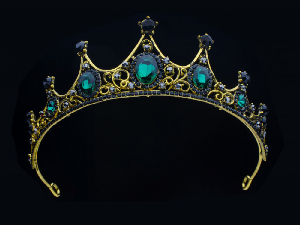 Zakaj tiara ostaja, čeprav aristokracija izginja v zgodovino