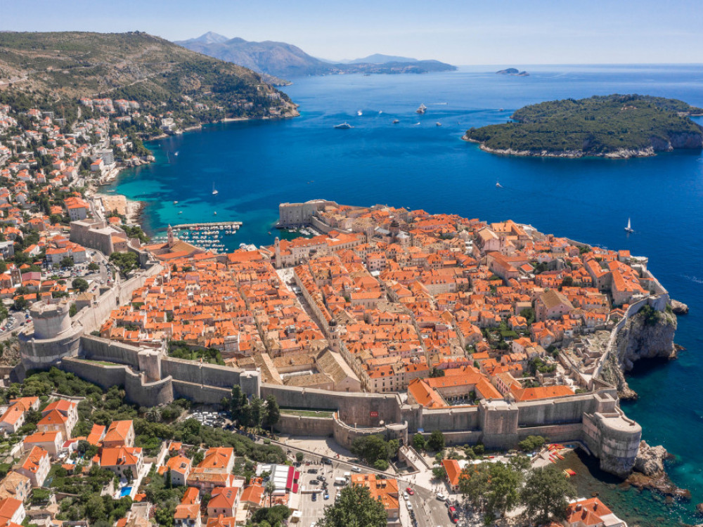 Hrvaška vlada bi na podlagi obstoječe infrastrukture omejila število turistov