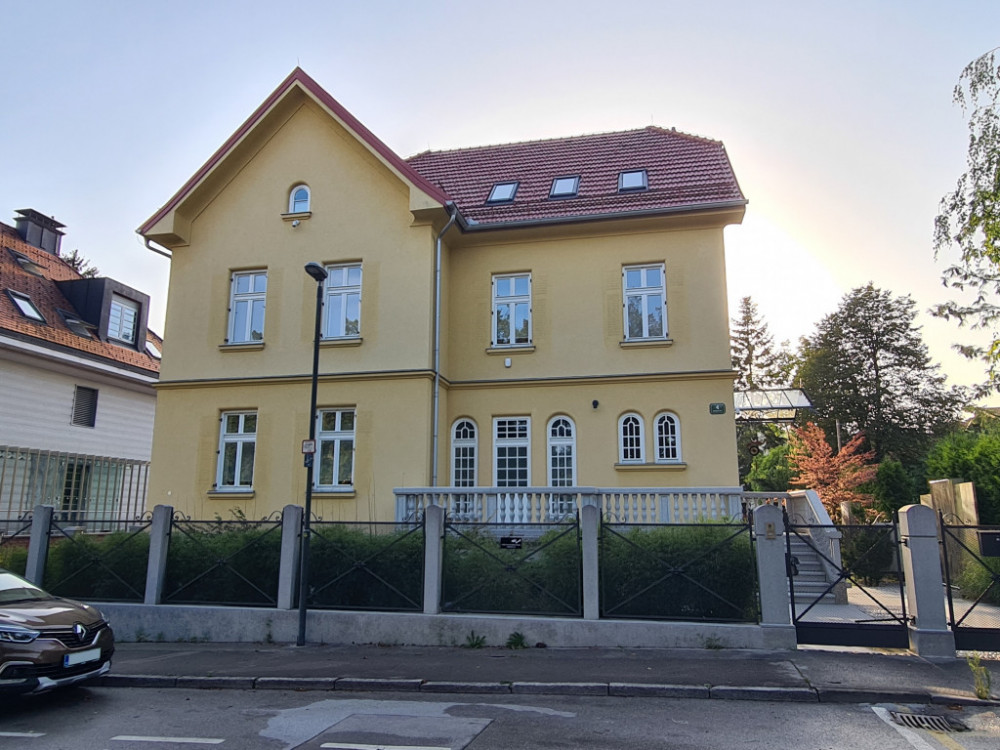 Najdražje hiše leta 2023: Od Loginovih do tujcev
