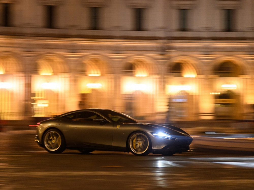Ferrari dobavil manj avtov in zvišal celoletno napoved