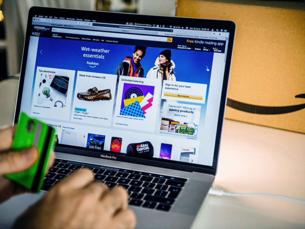 Apple razočaral vlagatelje, Amazonu uspel dvojni finančni uspeh