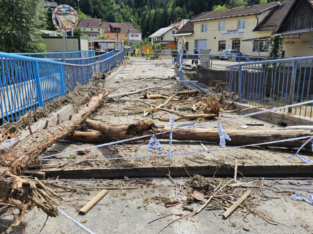 Jutri zadnji rok za odlog plačila davčnih obveznosti zaradi poplav