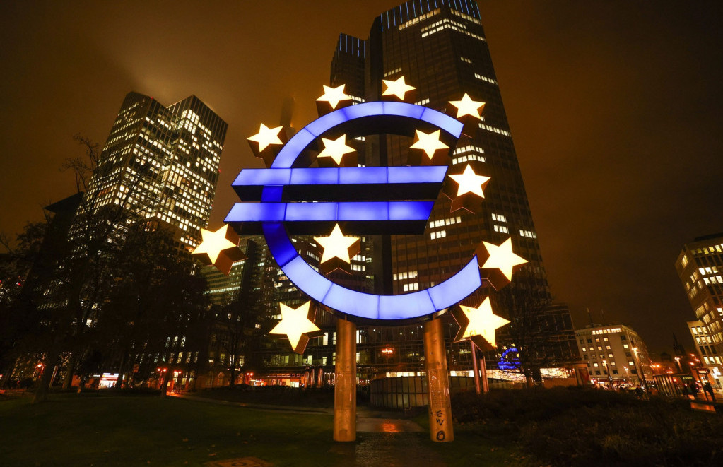 Vse več znamenj, da bo ECB pritisnila na zavoro?