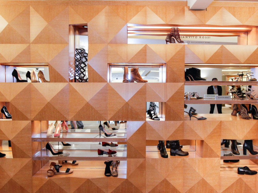 Richemont prevzema večinski delež v italijanskem proizvajalcu čevljev