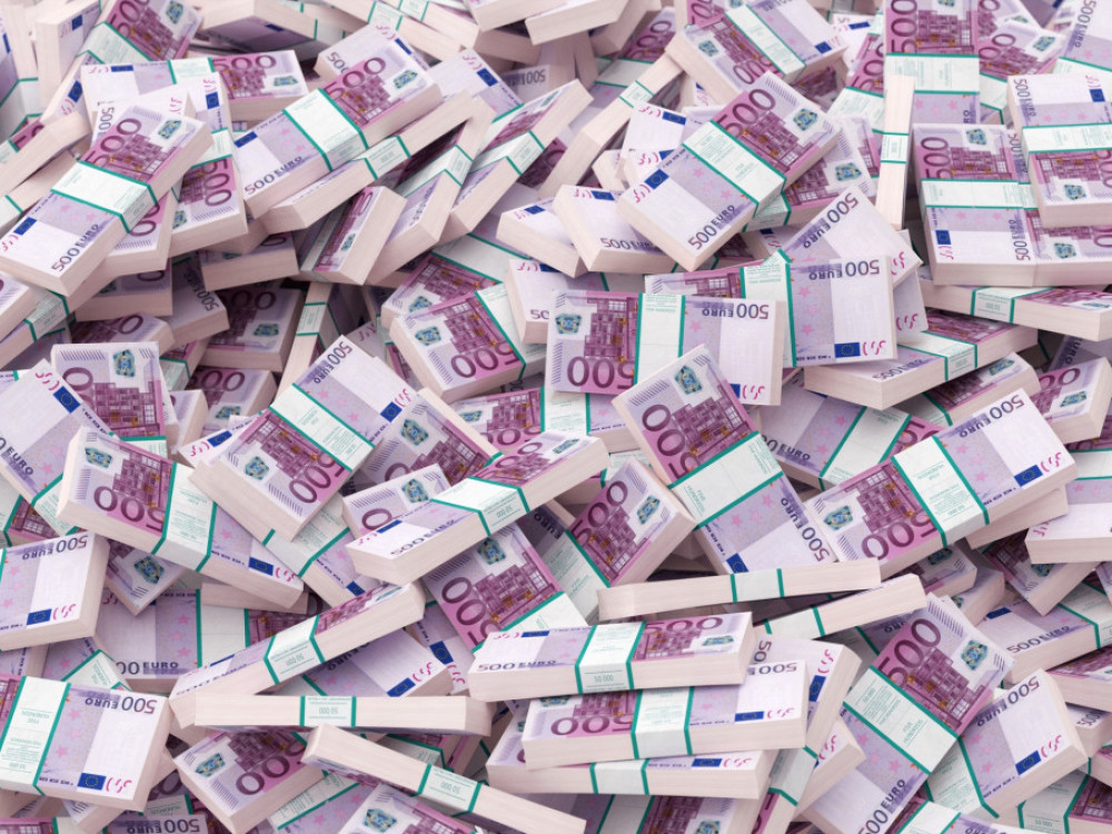 Podatki BS: Slovenci še naprej kopičimo prihranke