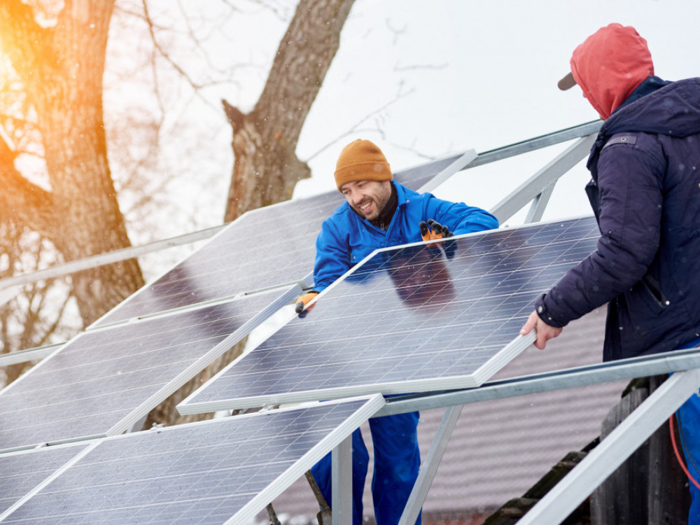 Boljše razpoloženje v gospodarstvu, a tudi več brezposelnih