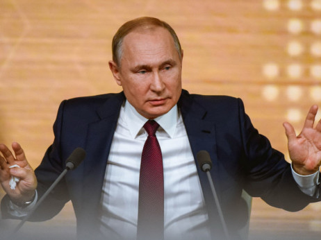 Putin pred volitvami ponovno uvaja nadzor nad kapitalom
