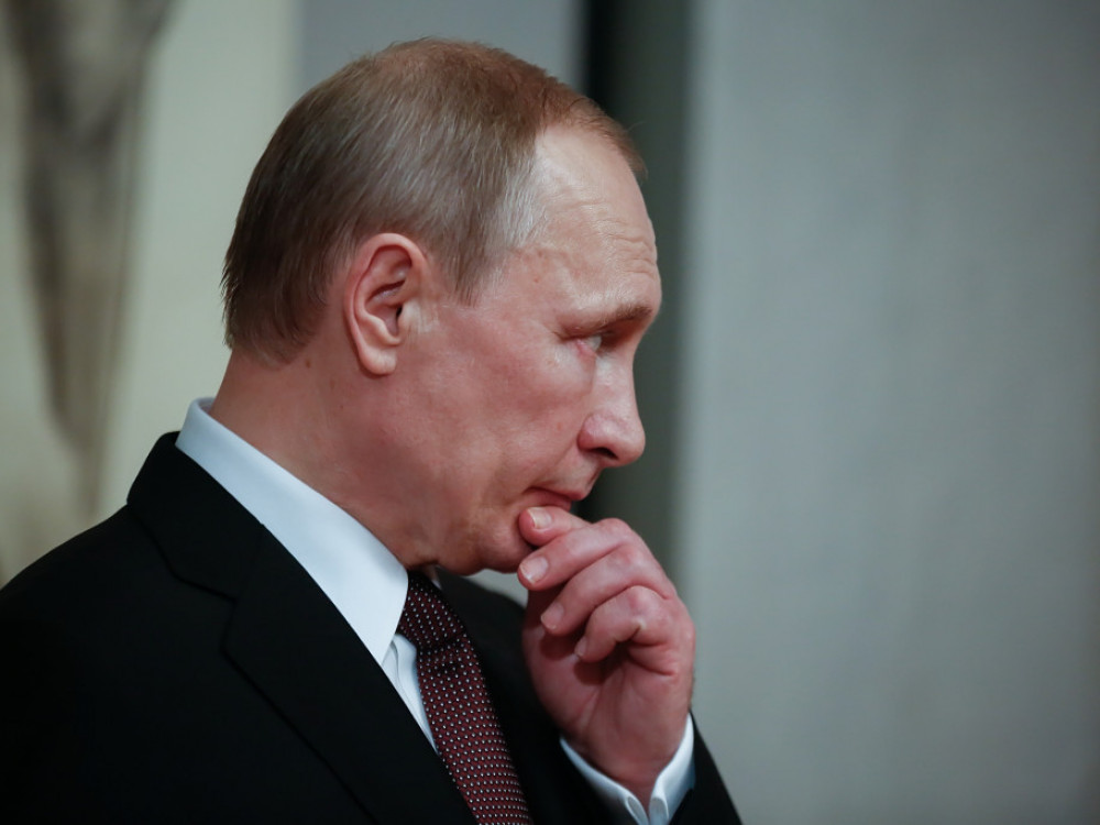 Zakaj Putina skrbi majavi rubelj?