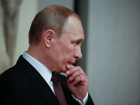 Zakaj Putina skrbi majavi rubelj?