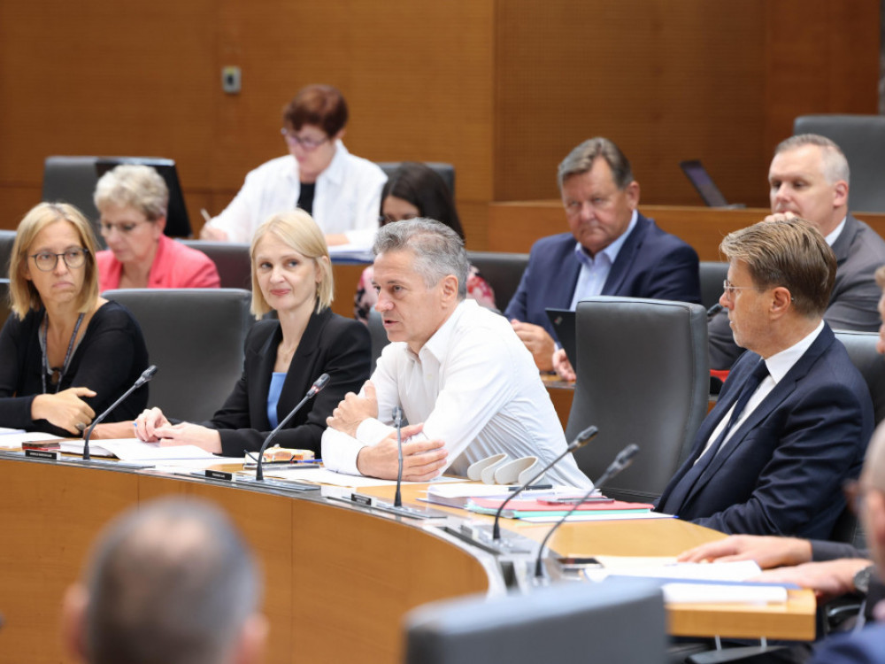 Top 5 novic za začetek dneva: V pričakovanju odgovora sindikatov