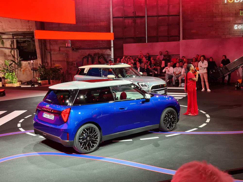 Z razkritja minija: Najboljše stvari so v majhnih paketih – kaj pa električne?