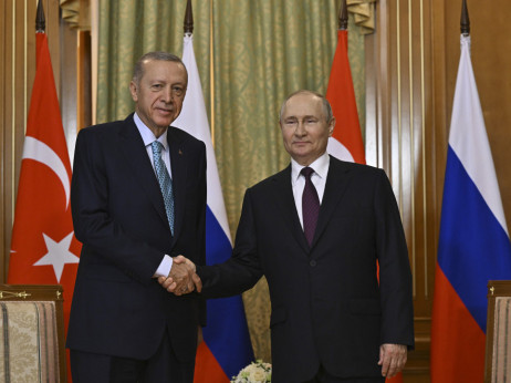 Erdogan in Putin o plinskih poslih, nuklearki in žitu iz Ukrajine