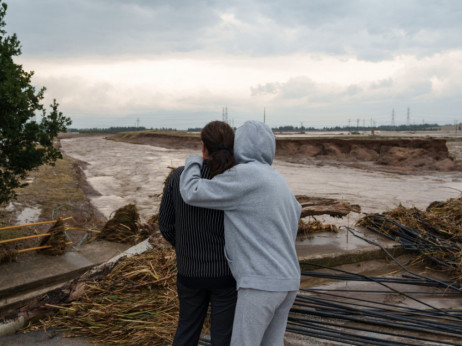 Zgodovinske poplave in rekordni dobički nekaterih zavarovalnic