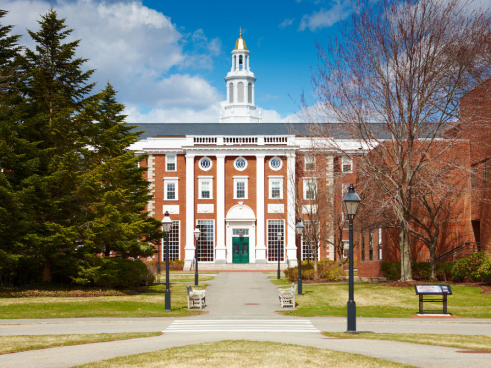 Astronomski zneski za svetovalce, da otroke spravijo na elitne univerze