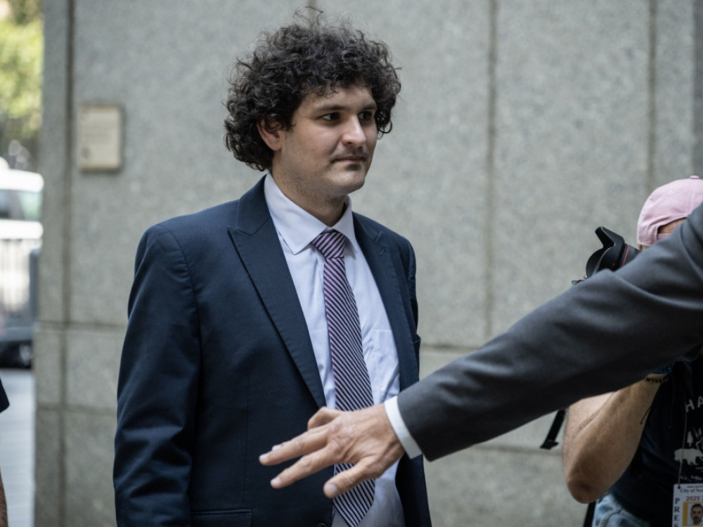 Odvetniki padlega kriptokralja predlagajo pet do šest let zapora