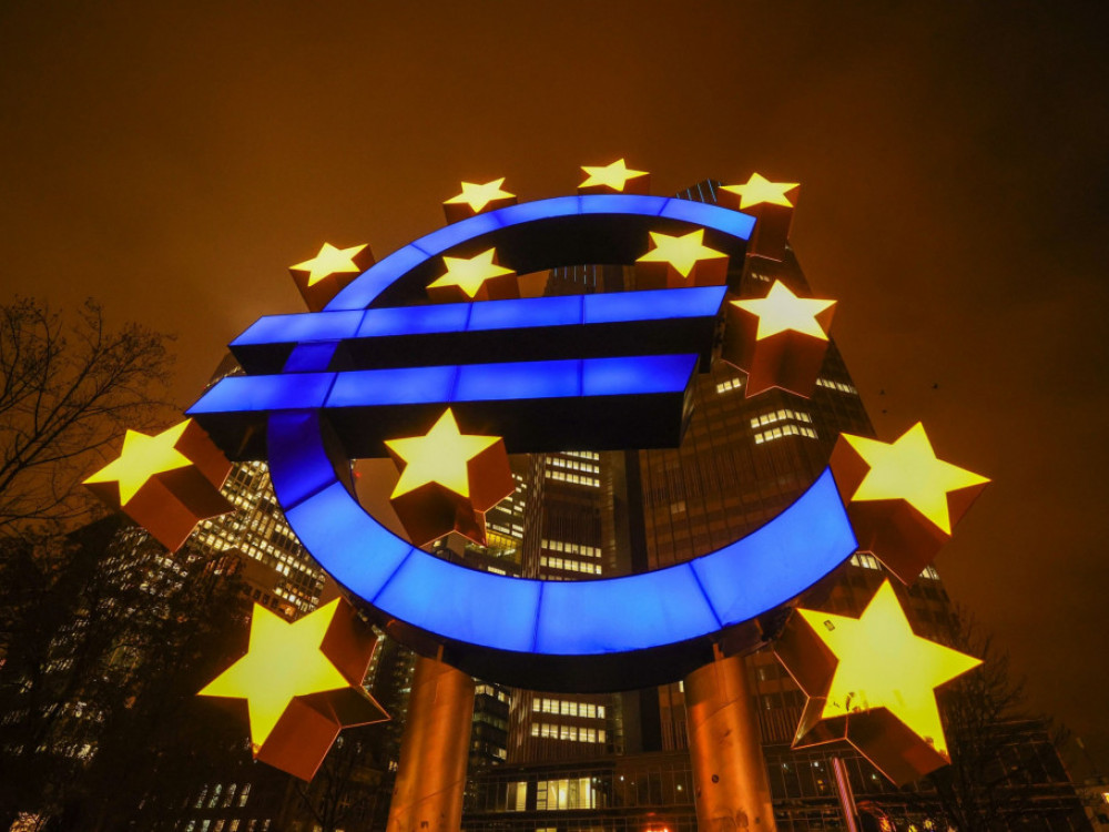 Evrska decembrska inflacija za pol odstotne točke višja od novembrske