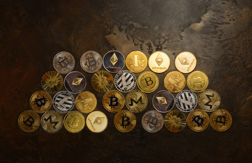 Za bitcoin je treba odšteti skoraj 35 tisoč dolarjev