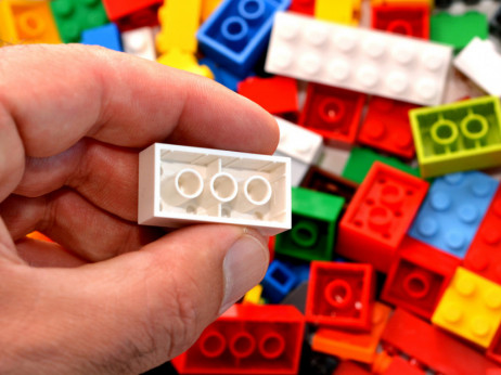 Lego stavi na Azijo, prodaja je dosegla rekord, tržni delež raste