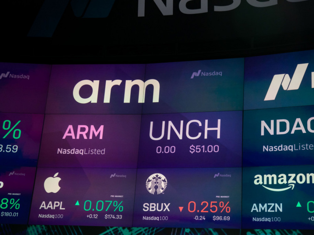 Britanski Arm po prvi ponudbi delnic izničil rast