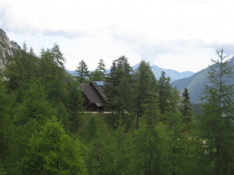 Muskov Starlink na Erjavčevi koči na Vršiču – kdo v Sloveniji ga še uporablja?